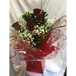 6 red roses aqua box